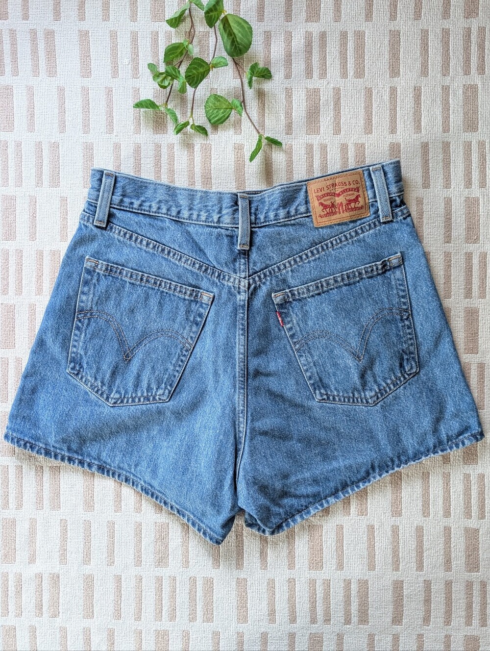Levi's | High Waisted Mom Jean